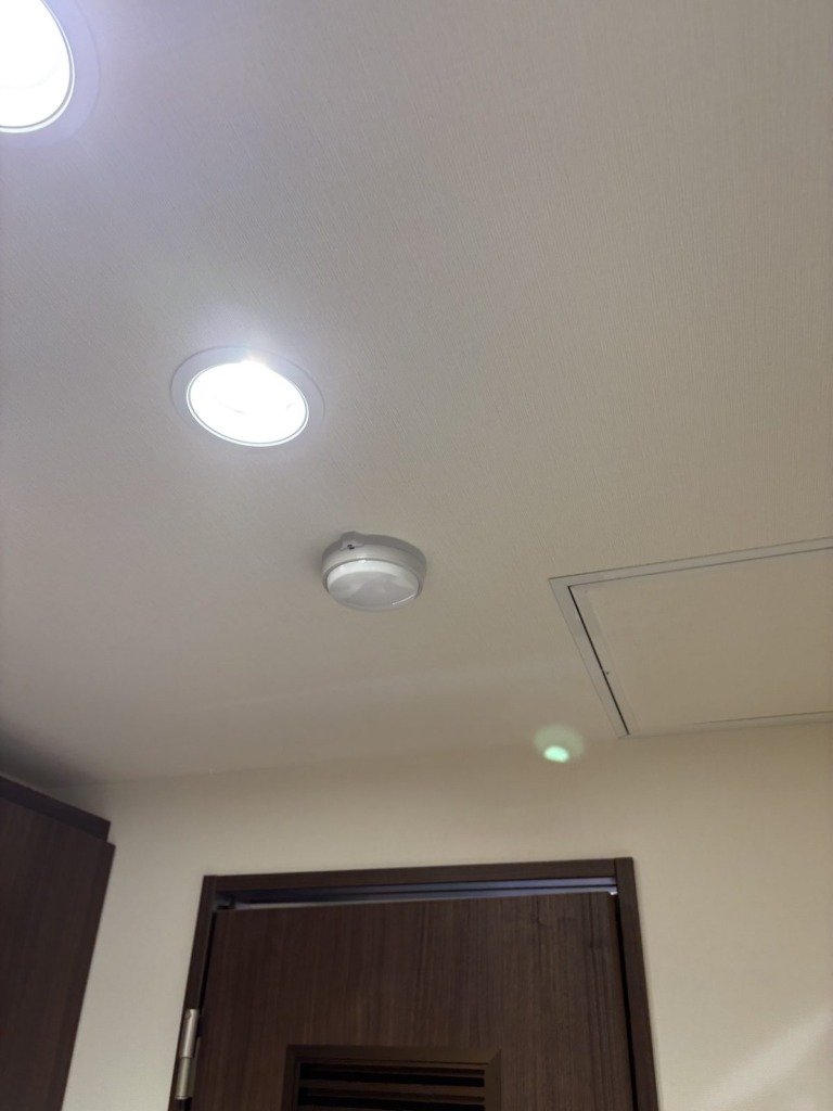 居室に設置した新しい煙感知器