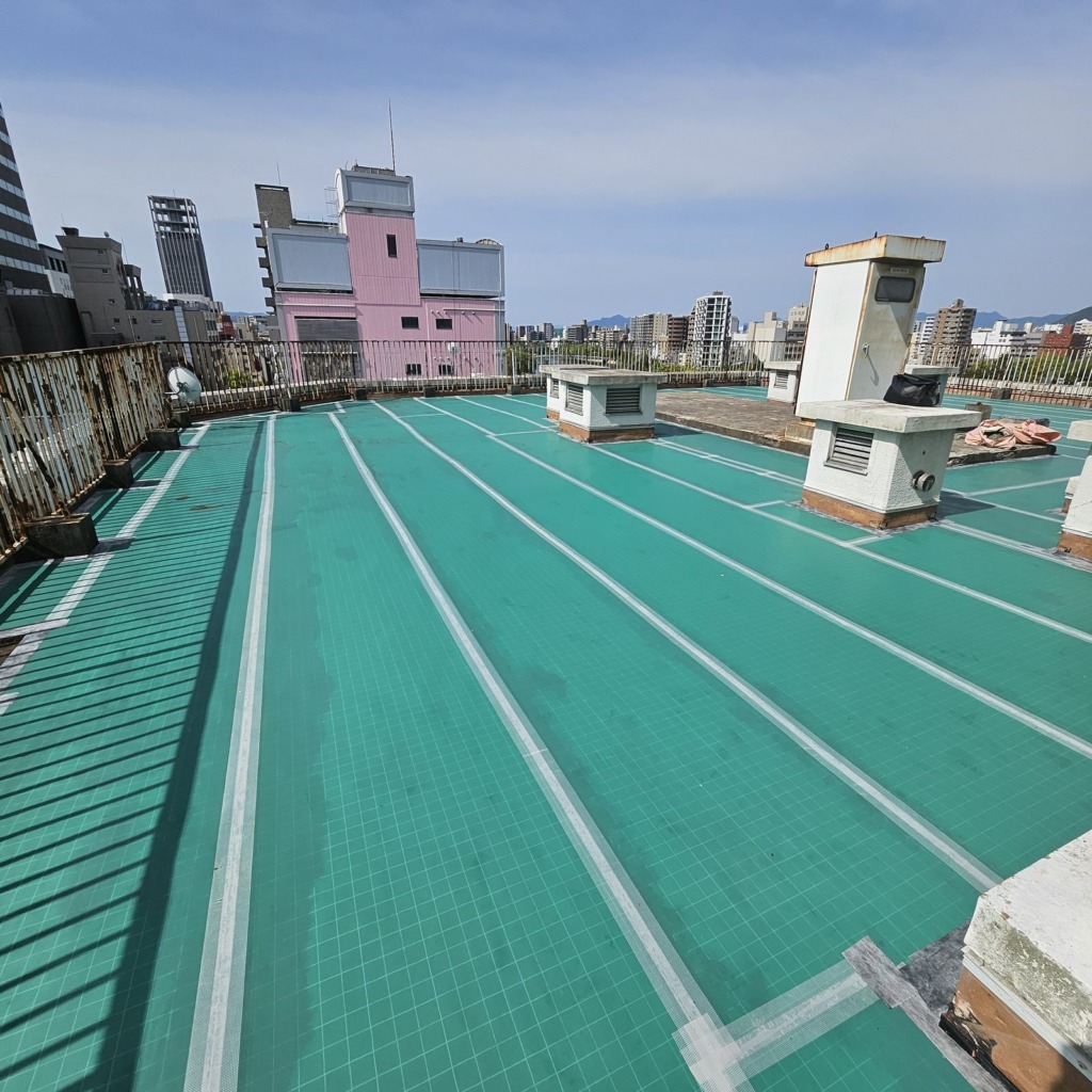 下地との間に通気緩衝シートを貼る